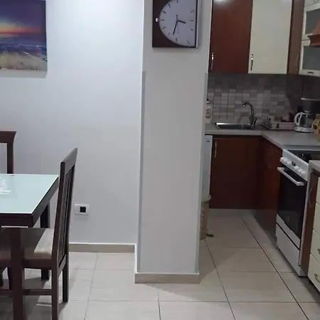 Kristal Street, 100 Meters From The Apartment *